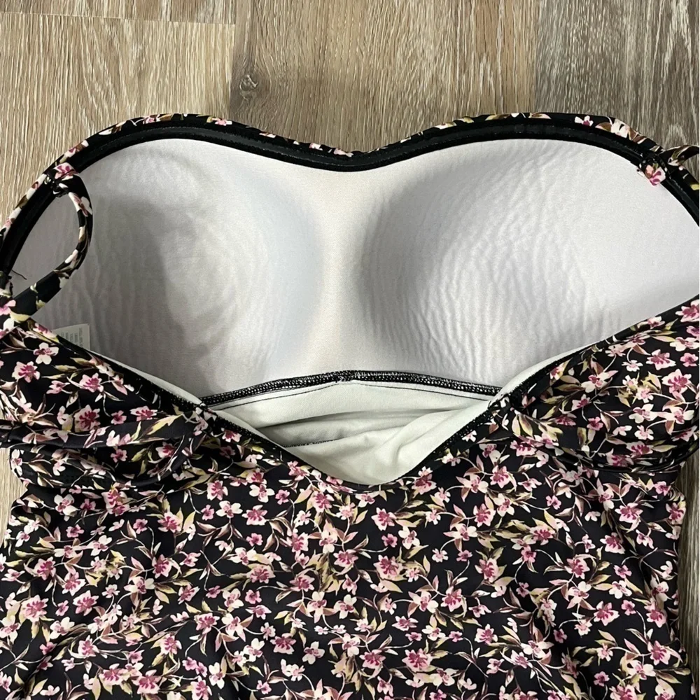 Kona Sol floral ruffle top swimsuit. Convertible removable straps, large.